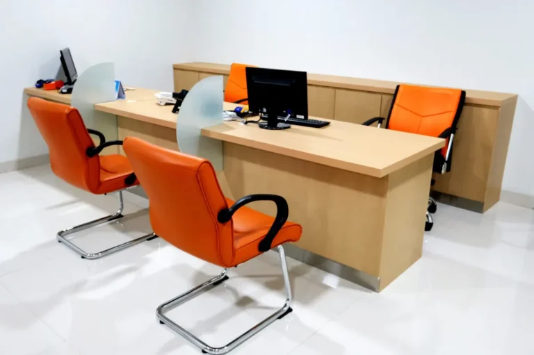 Custom office furniture di Rumah Sakit Indriati