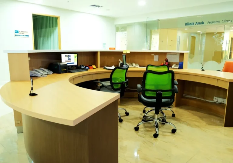 Front office round furniture di Rumah Sakit Indriati